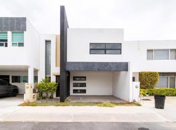 Casa · 206m² · 3 Recámaras · 2 Estacionamientos · Casa en Venta en Hacienda Juriquilla Santa Fe