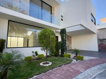 Casa de 4 habitaciones, Pachuca · Hermosa Casa en Venta con 4 Recamaras Excelente Ubicacion