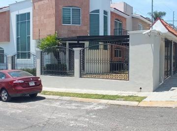 Casa de 4 habitaciones, Zapopan · Casa en Venta con Terraza y Jardín en Mirador San Isidro, Centinela I, Zapopan