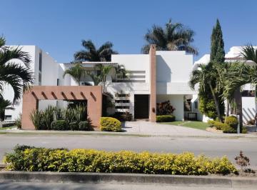 Casa de 4 habitaciones, Emiliano Zapata · Casa con 4 Habitaciones en Venta y Renta, 469 m² Fraccionamiento Paraíso Country Club
