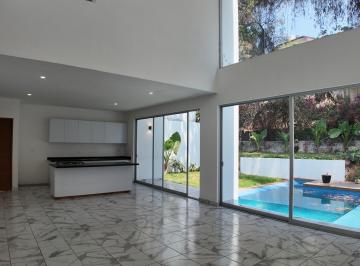 Casa · 220m² · 3 Recámaras · 2 Estacionamientos · Casa en Fraccionamiento Lomas de Cuernavaca