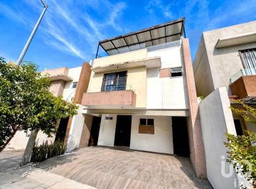 Casa · 170m² · 3 Recámaras · 2 Estacionamientos · Casa en Venta Dominio Cumbres, Mty, N. L.