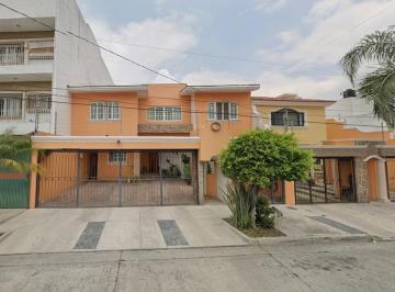 Casa de 5 habitaciones, Guadalajara · Venta de Casa en Col. Bosques de La Victoria, Guadalajara, Jalisco.