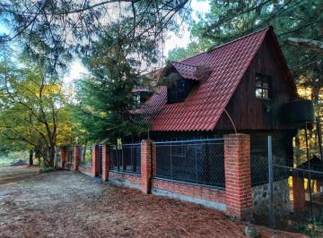 Casa · 210m² · 2 Recámaras · 4 Estacionamientos · Cabaña en Venta en Fracc Bosques Pátzcuaro