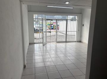 Local comercial · 79m² · 1 Estacionamiento · Local en Renta con Tapanco