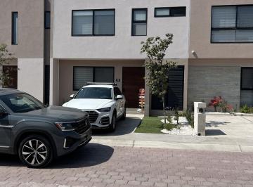 Casa en condominio · 132m² · 3 Recámaras · 2 Estacionamientos · Renta de Casa en Virrey de Cataluña Atrás del Campanario en Lomas del Marqués