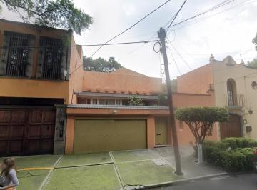 Casa de 3 habitaciones, Coyoacán · Casa en Venta en del Carmen, Coyoacán