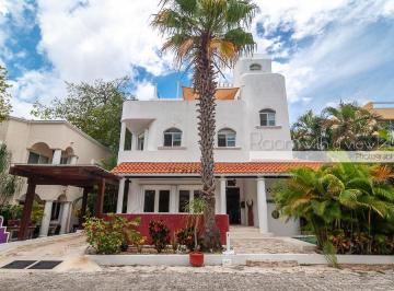 Casa · 360m² · 4 Recámaras · 1 Estacionamiento · Casa in Playa del Carmen