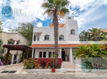 Casa · 360m² · 4 Recámaras · 1 Estacionamiento · Casa in Playa del Carmen