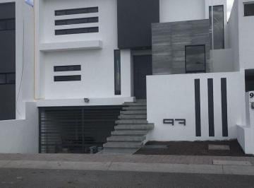Casa en condominio · 285m² · 3 Recámaras · 2 Estacionamientos · Casa 3 Rec Cochera 4 Autos Doble Altura | Colinas Juriquilla | $5,990,000