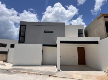 Casa de 3 habitaciones, Campeche · Hermosa Casa en Renta de 3 Recamaras en Zona Privilegiada