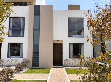 Casa · 98m² · 2 Estacionamientos · Casa en Calimaya