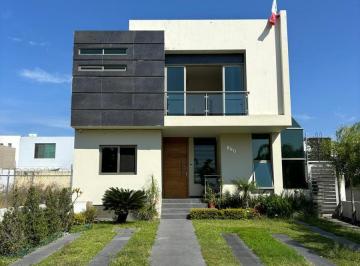 Casa · 270m² · 5 Recámaras · 4 Estacionamientos · Casa en Boulevard Valle Imperial