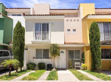CASA EN VENTA – EXCELENTE UBICACIÓN Y SEGURIDAD
Ubicación estratégica
* A paso · Casa Juan Gil Preciado