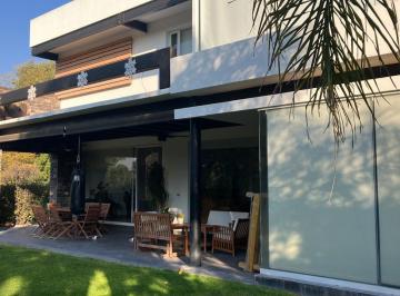 Casa · 589m² · 4 Recámaras · 6 Estacionamientos · Venta de Casa con 4 Recámaras en Villas Regency, Jurica, Qro.