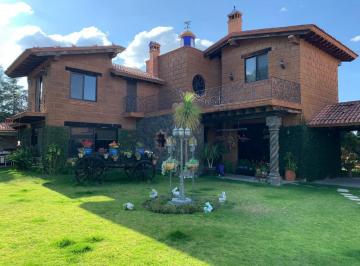 Casa · 922m² · 7 Recámaras · 5 Estacionamientos · Venta de Magnífica Residencia en Tequisquiapan, Querétar, Sup. 1,600 m²