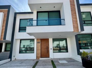 Casa · 215m² · 4 Recámaras · 2 Estacionamientos · Casa en Venta en Nuevo Refugio