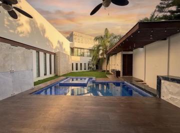 Casa · 913m² · 4 Recámaras · 3 Estacionamientos · Casa en Fraccionamiento Altabrisa