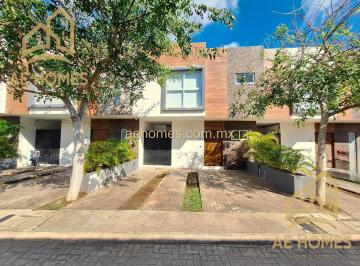 Casa · 143m² · 3 Recámaras · 2 Estacionamientos · Casa Amueblada en Renta en Cancun en Privada con Alberca y Gym Zona Alamos II Ae219