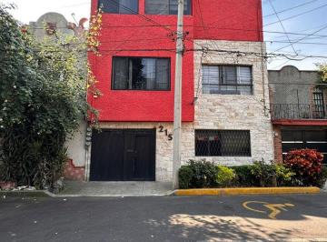 Departamento de 3 habitaciones, Benito Juárez · Departamento en Primer Piso / en Edificio de Tres Pisos.