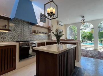 1 · Casa en Venta Centro Histórico Mérida San Sebastián | Alberca | Amueblada
