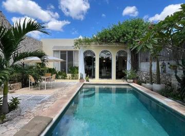 1 · Casa en Venta Centro Histórico Mérida San Sebastián | Alberca | Amueblada
