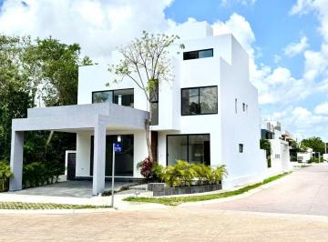 Casa · 290m² · 4 Recámaras · 1 Estacionamiento · Casa Residencial Río, Cancún