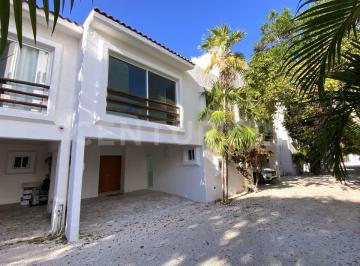Casa · 207m² · 3 Recámaras · 2 Estacionamientos · Casa en Venta en El Table Cancun