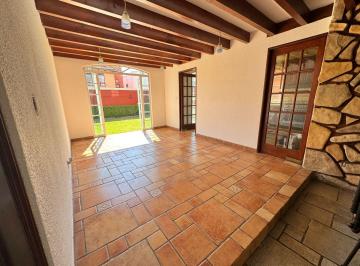 Casa · 375m² · Casa en Renta en Providencia Metepec