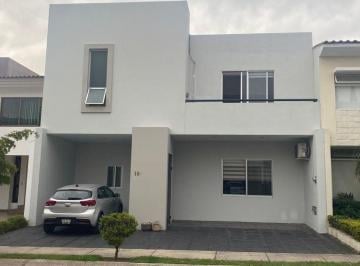 Casa en condominio · 315m² · 4 Recámaras · 3 Estacionamientos · Casa en Venta en Puerta del Valle