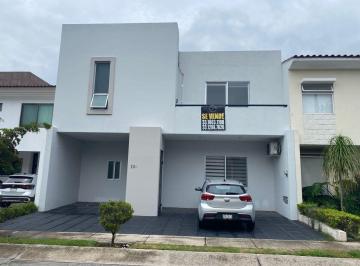 Casa en condominio · 315m² · 4 Recámaras · 3 Estacionamientos · Casa en Venta en Puerta del Valle