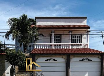 Casa · 400m² · 2 Estacionamientos · Casa en Benito Juárez Norte