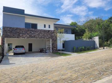 Casa de 4 habitaciones, Santiago · Casa en Venta Nueva con Acabados de Lujo en Privada en Santiago