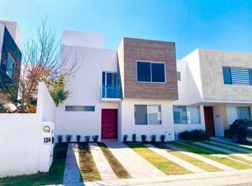 Casa · 185m² · 4 Recámaras · 3 Estacionamientos · Casa en Venta - Grand Juriquilla, Querétaro (Por Debajo de Su Valor)