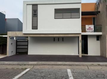 Casa de 4 habitaciones, Zapopan · Casa en Venta Jardin Real