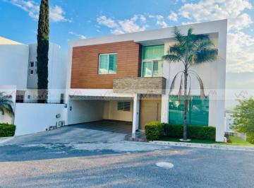 Casa · 410m² · 4 Recámaras · 2 Estacionamientos · Casa en Venta en Contry Sur