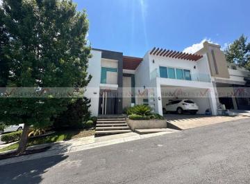 Casa · 520m² · 3 Recámaras · 3 Estacionamientos · Casa en Venta en Carolco