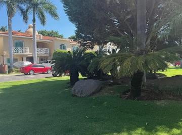 Casa en condominio de 3 habitaciones, Zapopan · La de 4 Cajones de Estacionamiento en Jardín Real Si Existe