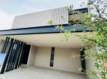 Casa de 4 habitaciones, León · Casa en Venta en Misiones de Santa Fe
