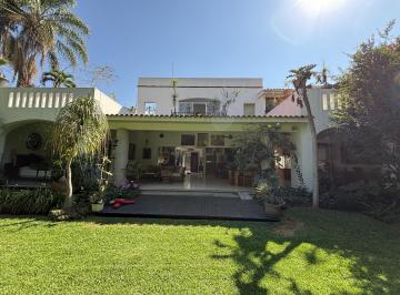 Casa · 343m² · 2 Recámaras · 2 Estacionamientos · Casa en Venta en Vista Hermosa