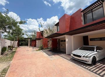 f90cf06ffeda66d41b8b6716aeff0a17a8f1ae8416af177d32c05f5c6ebe6cc2 · Townhouse con Piscina, con Cuarto de Servicio, Dentro de Privada.