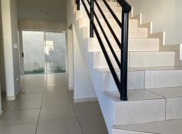 Casa · 168m² · 3 Recámaras · 2 Estacionamientos · Casas en Renta, cumbres Andara