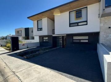 Casa · 292m² · 3 Recámaras · 2 Estacionamientos · Renta o Venta Casa en Fraccionamiento Lomas de Juriquilla Queretaro