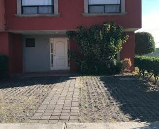 Casa · 170m² · 3 Recámaras · 2 Estacionamientos · Renta Casa Condominio "Paraiso Diamante" Juriquilla Queretaro