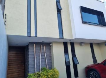Casa · 180m² · 3 Recámaras · 2 Estacionamientos · Casa en Venta Fraccionamiento Valle de Juriquilla Queretaro