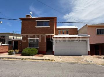 Casa · 239m² · 3 Recámaras · 2 Estacionamientos · Casa en Renta Lomas La Salle II, Chihuahua