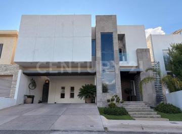 Casa · 301m² · 3 Recámaras · 2 Estacionamientos · Casa en Venta en Pedregal San Angel, Chih.