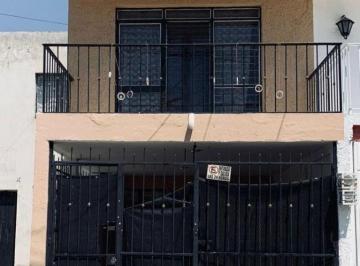 Casa de 3 habitaciones, Zapopan · Casa en Venta en Constitucion - Esteban Vaca Calderon 240
