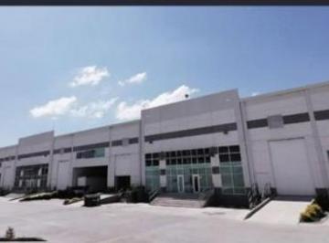 Bodega comercial · 799m² · 8 Estacionamientos · Bodega en Renta en Querétaro