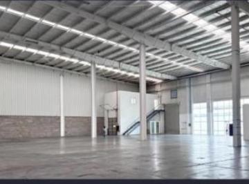Bodega comercial · 830m² · 8 Estacionamientos · Bodega en Renta en Querétaro